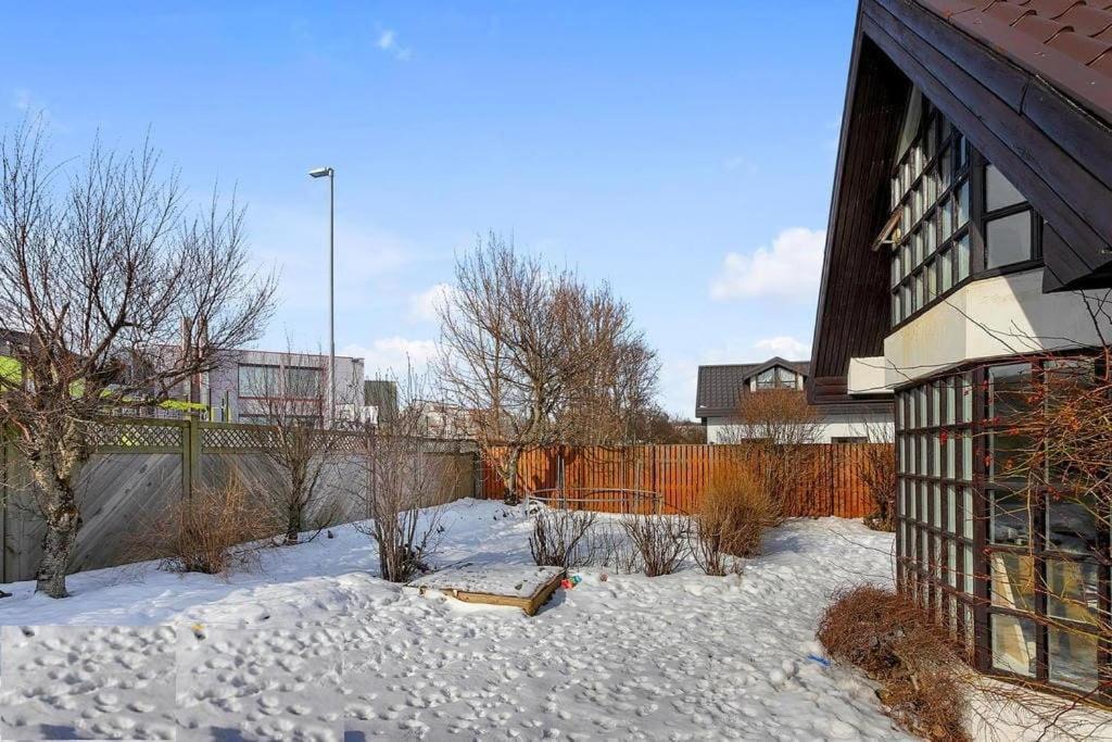 Icelandic Art Garden Villa W. Parking In Centre City レイキャヴィーク エクステリア 写真
